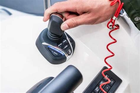 Joystick nautico per manovre in porto