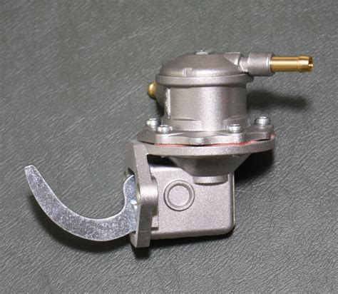 Dettaglio interno di una pompa carburante meccanica