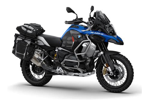 BMW R 1250 GS in un paesaggio avventuroso