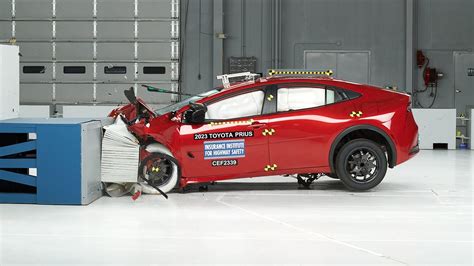 Toyota Prius in test di crash frontale