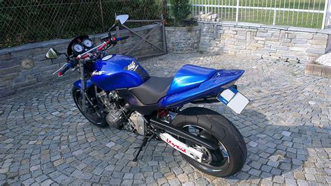 Honda Hornet 600 con manubrio originale e manubrio piega media
