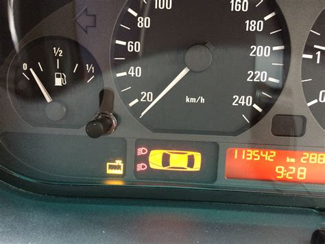 Dashboard BMW E46 con spie accese