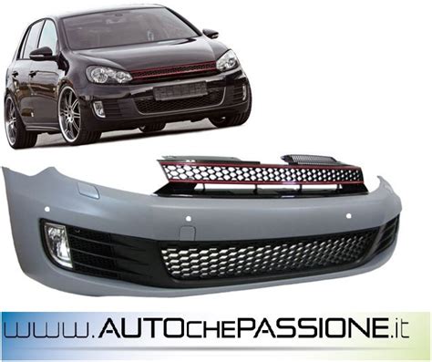 Volkswagen Golf 6 GTI con paraurti anteriore modificato in stile R20