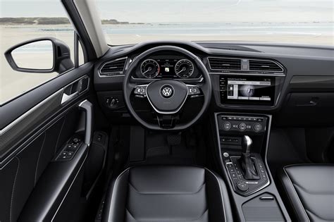 Volkswagen Tiguan interni con console centrale