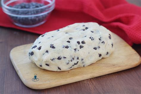 Gocce di cioccolato su impasto