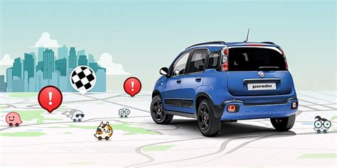 Dettagli esterni della Fiat Panda Waze, inclusi i cerchi bruniti e il logo Waze