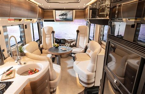 Interni lussuosi di un camper europeo di fascia alta