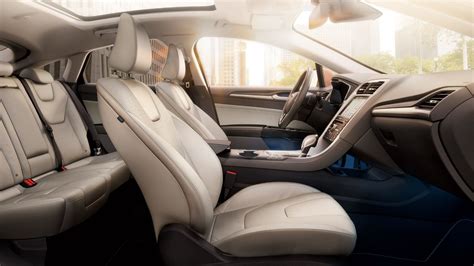 Interni Nuova Ford Mondeo con sedili ergonomici