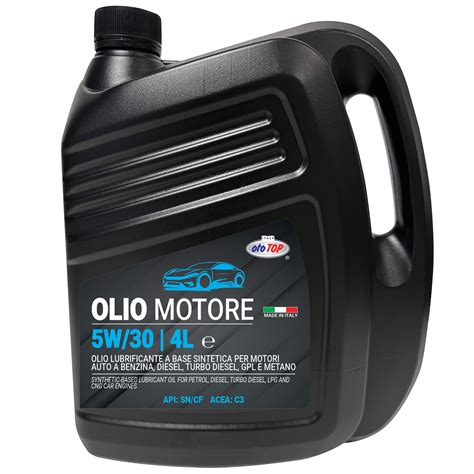 Motore diesel con olio motore scuro sull'astina