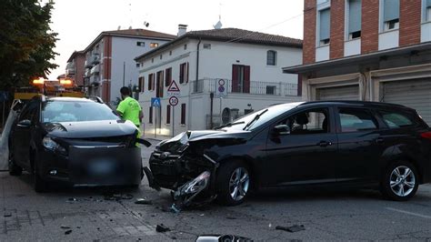 Ricostruzione schematica della dinamica di uno scontro tra auto e moto