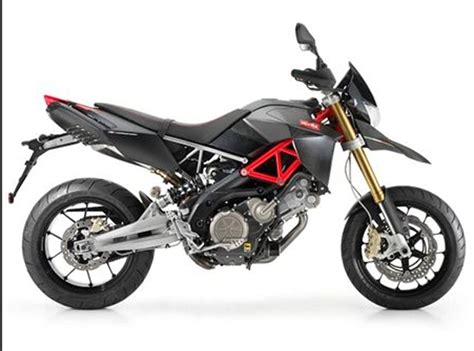 Aprilia Dorsoduro 1200 in curva su strada di montagna