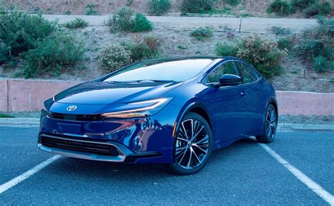 Toyota Prius AWD-i exterior