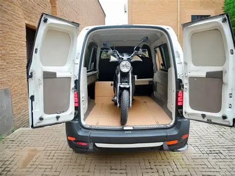 Tabella comparativa Furgone vs Carrello per trasporto scooter