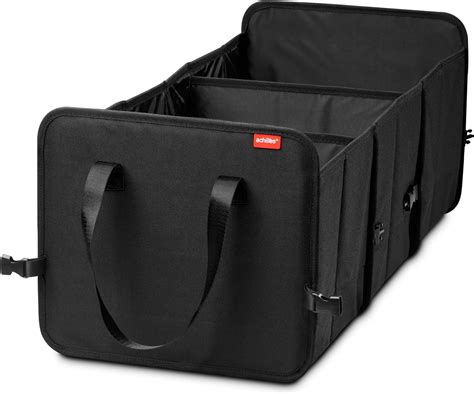 Organizer bagagliaio con oggetti vari