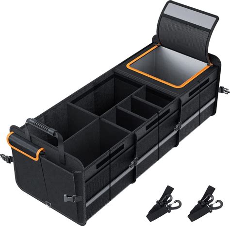 Dettaglio organizer bagagliaio con tasche e cinghie