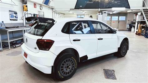 Volkswagen Polo GTI R5 in azione su sterrato