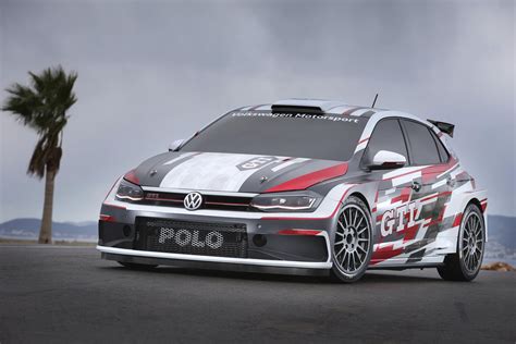 Interni della Volkswagen Polo GTI R5 con roll cage