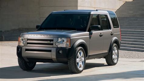 Land Rover Discovery in azione con fendinebbia accesi