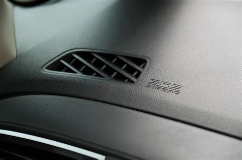 Cruscotto dell'auto con sistema airbag