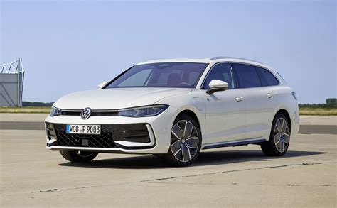 Confronto design esterno Volkswagen Passat e Peugeot 508