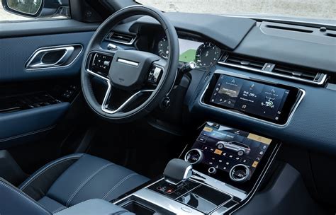 Interni Range Rover Velar con schermi