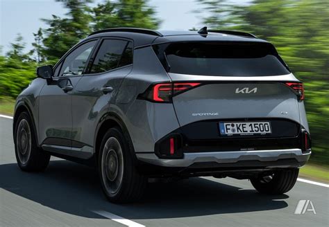 Kia Sportage con radar e telecamera evidenziati