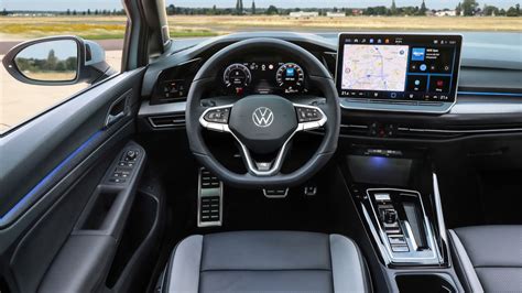Volkswagen Golf V interni con sistema audio avanzato