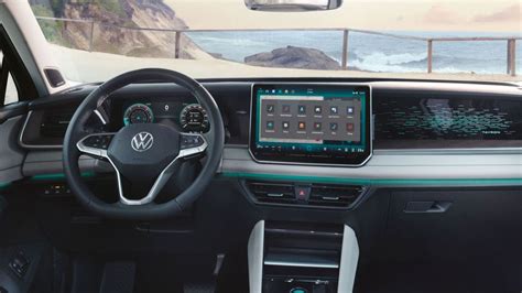 Interni auto Volkswagen con sistema infotainment