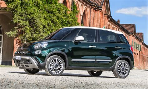Fiat 500L Cross in ambiente off-road leggero