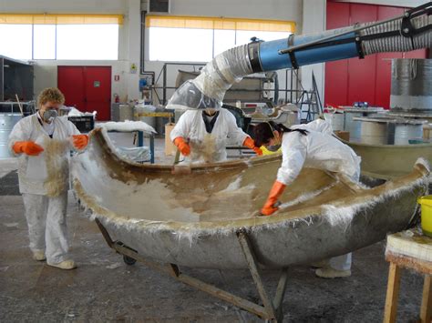 Vetroresina in lavorazione