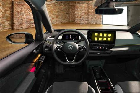 Interni della Volkswagen ID.3 con display centrale