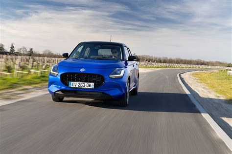 Infografica sistemi di assistenza alla guida Suzuki Swift Hybrid