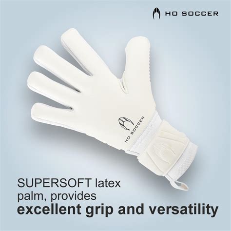 dettaglio chiusura velcro polsino guanto da portiere