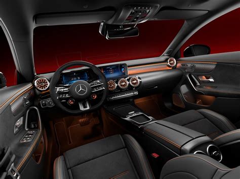 Interni Mercedes-AMG CLA 35 Coupé