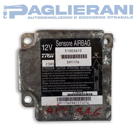 Immagine di una centralina airbag e moduli airbag