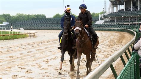 Cavalli che corrono al Kentucky Derby