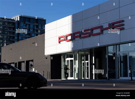 Manifesto di un concessionario di auto di lusso
