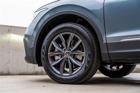Dettaglio ruota e sospensione Volkswagen Tiguan