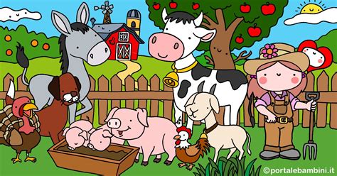 Bambini che giocano con gli animali della fattoria