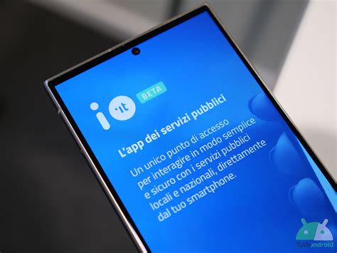 Schermata di uno smartphone con l'app IO aperta