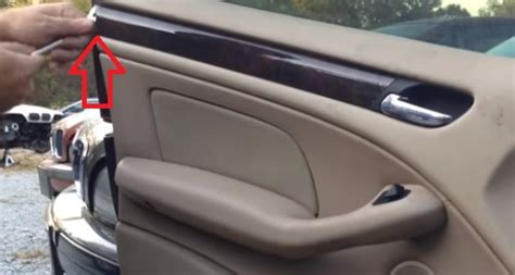Smontaggio pannello porta BMW E46