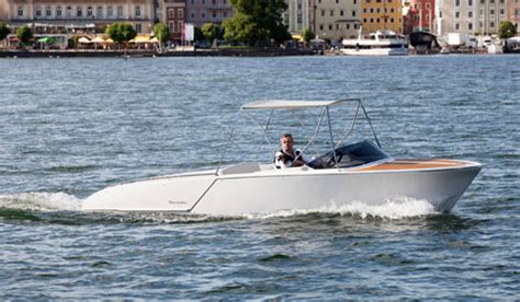 Imbarcazione ibrida