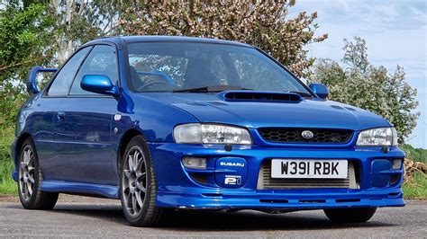 Immagine di una Subaru Impreza P1 in colorazione Sonic Blu