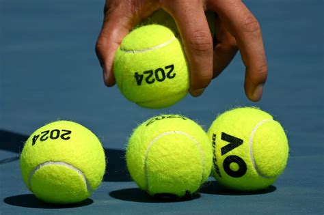 Palline da tennis utilizzate per asciugare un capo imbottito
