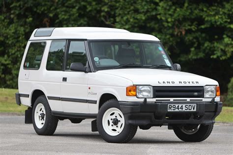 Land Rover Discovery 300 TDI dashboard with radio