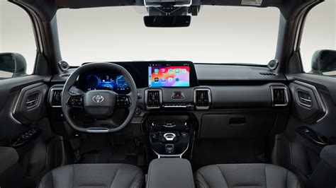 Interni Toyota Urban Cruiser: Schermi digitali e comandi