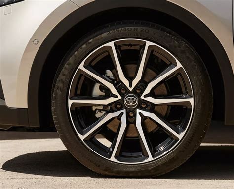 Toyota C-HR con cerchi da 17 pollici