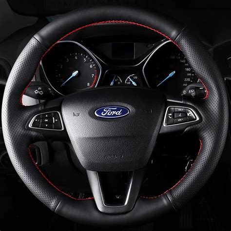 Volante Ford Focus con dettagli cromati