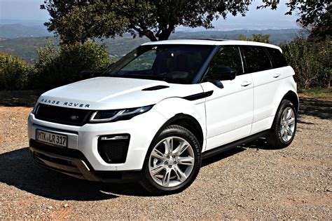 Range Rover Evoque in un ambiente urbano