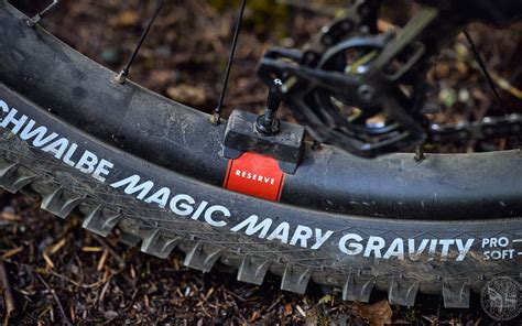 Schwalbe Magic Mary Radial in azione su un terreno fangoso